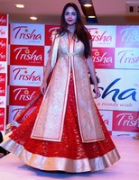 Showcasing Scintillating Grand Fashion Show Photos
